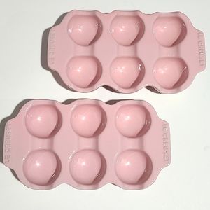 2pcs of Le Creuset Pink Egg Tray Never Been Use. Brand New.